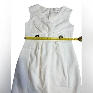 Helene Berman London White Textured 8 Pique V-Neck Gold Button Sheath Dress 8‎ thumbnail 4