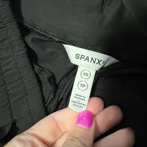 Spanx Stretch Twill‎ Cargo Joggers Black High Waist Pants XS thumbnail 6