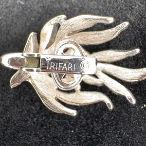 Crown Trifari Vintage Leaf Brooch Pin & Clip Earrings RARE 1950s 1960s thumbnail 4