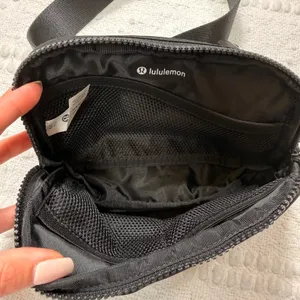 Lululemon Everywhere Belt Bag Black Adjustable Strap Crossbody Fanny Pack thumbnail 3