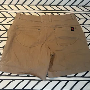 Mountain Hardwear tan hiking shorts in size large thumbnail 5