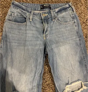Hollister Low-Rise Jeans thumbnail 1