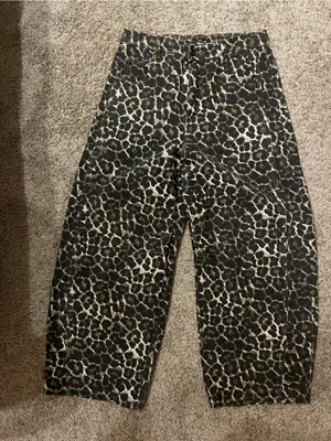 Leopard Print Barrel leg pants - Black & Cream thumbnail 2