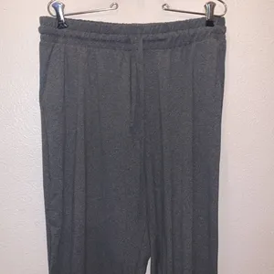 Love Streak grey comfy jogger style sweatpants with pockets thumbnail 2