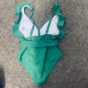 Davi &‎ Dani Green One-piece Swimsuit Belted sz S bathing suit thumbnail 3