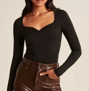 Abercrombie Soft AF Long Sleeve Sweethart Neckline Bodysuit Black XS thumbnail 1