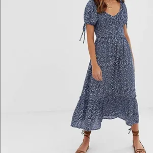 ✨ Moon River
Blue Dot Dress✨ thumbnail 2