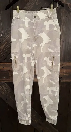 Hollister Sz Small S Ultra High Rise Tan Camo Jogger Pants Soft Denim Jeans‎ thumbnail 1