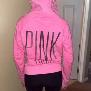 Hot PINK Victoria’s Secret size medium V-neck hoodie thumbnail 4