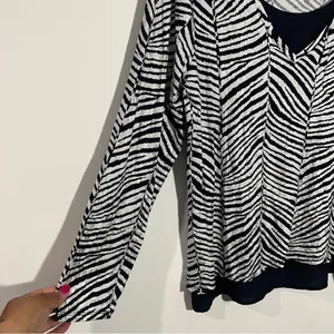 Chico's Zebra Two-In-One Top Medium Chico's 1‎ Workwear Casual Effortless Office thumbnail 6