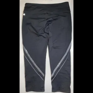 Fabletics black‎ capri leggings Medium thumbnail 2