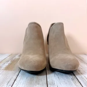 Vaneli Suede Ankle Booties Taupe Block Heel Elastic Side Women's‎ Size 7M thumbnail 5
