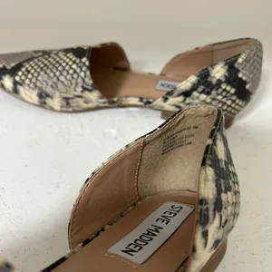 Steve Madden Black and Cream Snakeskin Flats like new !! thumbnail 3