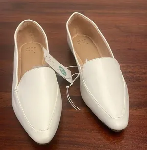 A new day shoe Cream Women's Slip On Memory Foam Loafers New Size 9.5 thumbnail 1