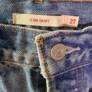 NWT Levis Womens Icon Denim Mini Skirt Light Wash Silver Stripe, Shine Theory 27 thumbnail 6