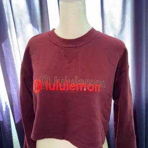 Lululemon All Yours Cropped Crew NWOT‎ Sz 6 Sweatshirt Lunar New Year Limited Ed thumbnail 2