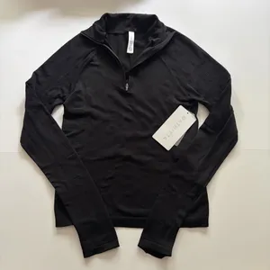 NWT! Athleta Black Long-Sleeve Half-Zip thumbnail 5
