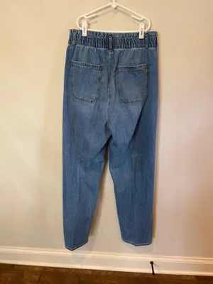 American Eagle Outfitters EUC High Rise Blue Jeans thumbnail 2