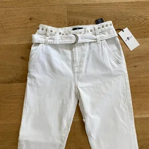 7 For All Mankind - Belted Stud Waist Jeans in White thumbnail 2