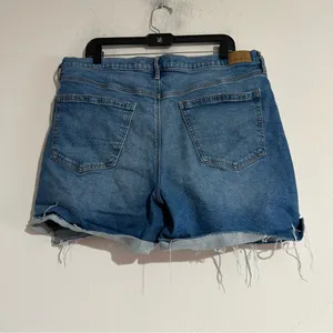 American Eagle Relaxed Denim Jean Shorts Medium Wash Size 16 Casual Summer thumbnail 4