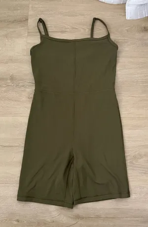 Aritzia Wilfred Free DIVINITY 5" ROMPER in Green thumbnail 1