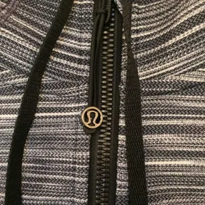 Lululemon define jacket nulu gray size 2 thumbnail 3