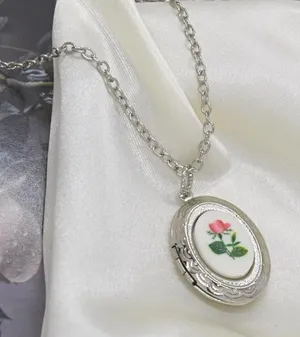 Vintage Rose Oval Locket Necklace Silver thumbnail 1