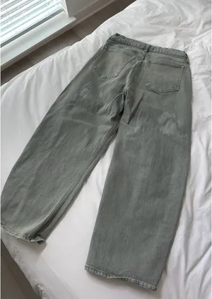 Abercrombie High Rise Barrel Jeans thumbnail 5