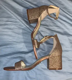 Heels Gold Size 7 thumbnail 1