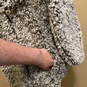 Cupio Plush‎ Sherpa Vest With Velour Lining Size Medium Black White Grey Pockets thumbnail 4