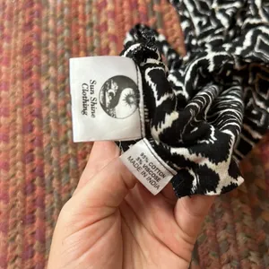 BLACK & WHITE GEOMETRIC STRAPPY CROP TOP thumbnail 4