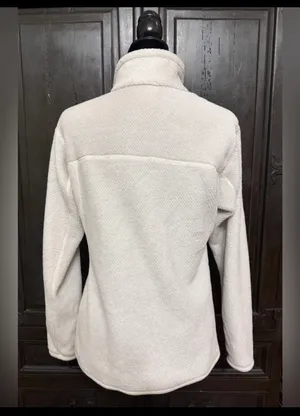 Patagonia Oatmeal Pullover Snap Fleece - size Large. ***refer to measurements for size. Gently Warn and excellent condition. Measurements approximately from armpit to armpit 19.5” not fully stretched out x 25” long. Non-smoking home. Priced at as is condition. Don’t like my price make a reasonable offer! And thank you for checking my closet! thumbnail 2