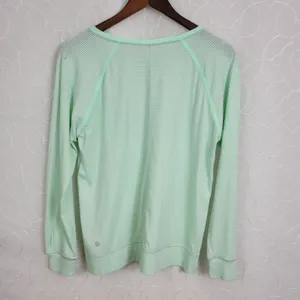 Lululemon Weightless Shirt @M Green Striped Crew Neck Pullover Lightweight Sheer Size undefined thumbnail 6