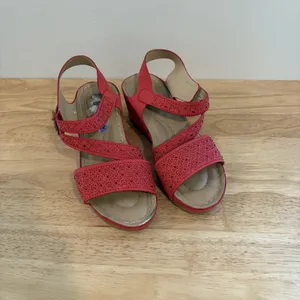 Atalina Red Mid Wedge strap Comfort Sandals Flower Womens Size 9‎ Shoe thumbnail 4