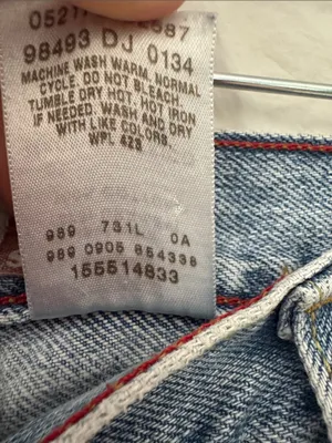 Levis Vintage 2005 Women's 550 Relaxed Tapered Light Blue Denim Jeans 16L thumbnail 4