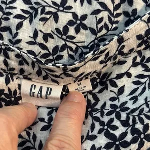 Gap Size M Sleeveless Pintuck Top Shirt Navy Blue Floral Print thumbnail 4