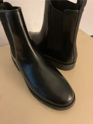 J. Crew women black Leather Chelsea Ankle Boots US 9 thumbnail 2