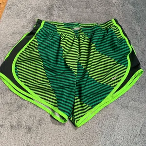 Nike dri-fit green shorts medium thumbnail 1