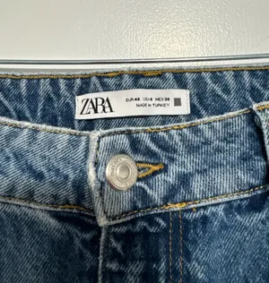 ZARA High-Rise Jeans thumbnail 3