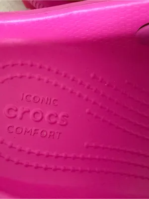 Crocs Classic Mega Crush Sandal Unisex Thick Sole Womens 8 Mens 6 Hot Pink NEW thumbnail 2