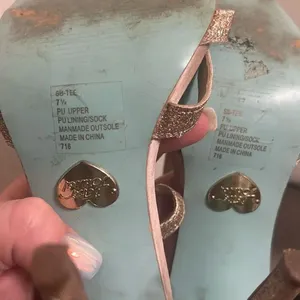 ✨Betsey Blue Tee Strappy Sz 7.5 Heel In Champagne✨ thumbnail 13