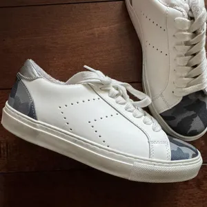Steve By Steven madden Parody Camo, white, Lace-up Fashion Sneakers Women’s size 7 thumbnail 2