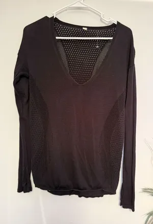 Lululemon Black V-Neck Long‎ Sleeve Mesh Panel Knit Pullover Sweater Size 4-6 thumbnail 1
