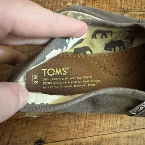 Tom’s minimalist gray slip on normcore size 8 shoes thumbnail 6