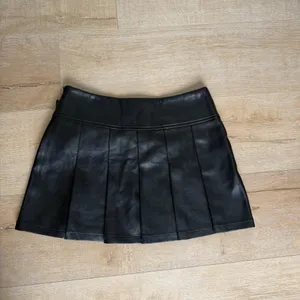 I.AM.GIA black faux-leather pleated mini skirt thumbnail 3
