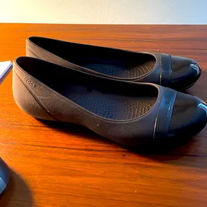 Crocs black ballet flats with shinny toes 8 wide thumbnail 3