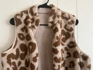 Leopard print vest (Size M) thumbnail 3