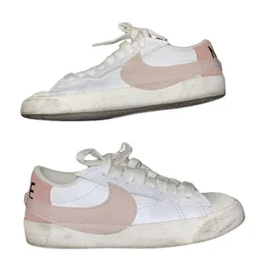 Nike Women Blazer Low 77 Jumbo White Pink Sneaker Size 9 Athletic Casual Sports thumbnail 1