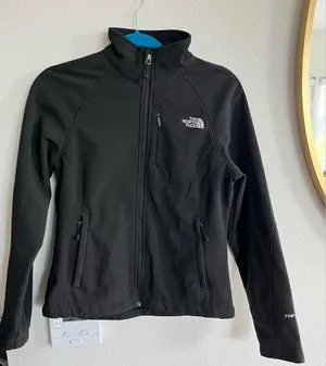 The North Face Apex Bionic Softshell Jacket in black thumbnail 1