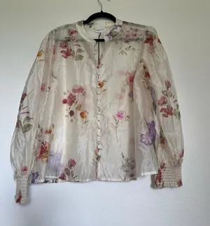 NWT WOMENS BAILEY 44 LIGHT SILKY FLORAL LAYOCELL BUTTONS Size XL thumbnail 1